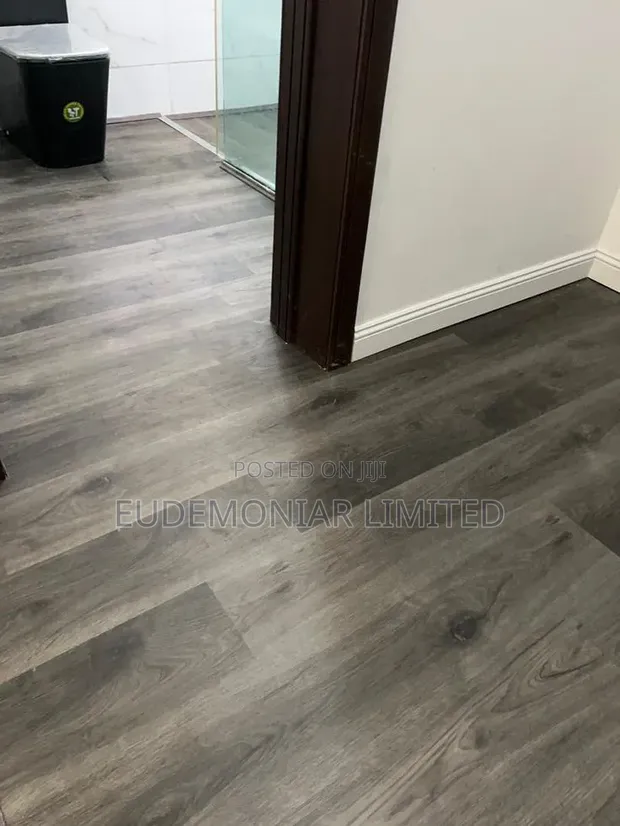 Professional Vinyl Flooring Installation - 1