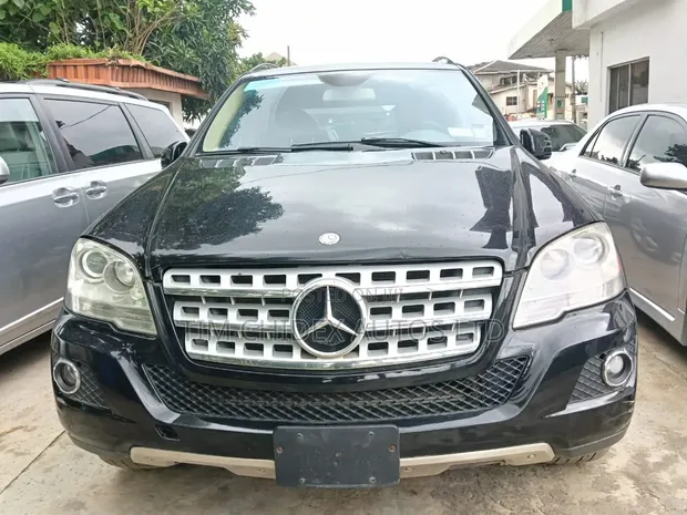 2011 Mercedes-Benz ML 350 4Matic Black - 1