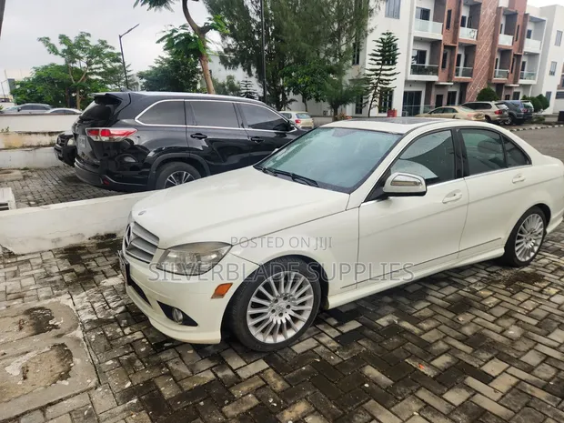 Mercedes-Benz C300 2009 White - 1