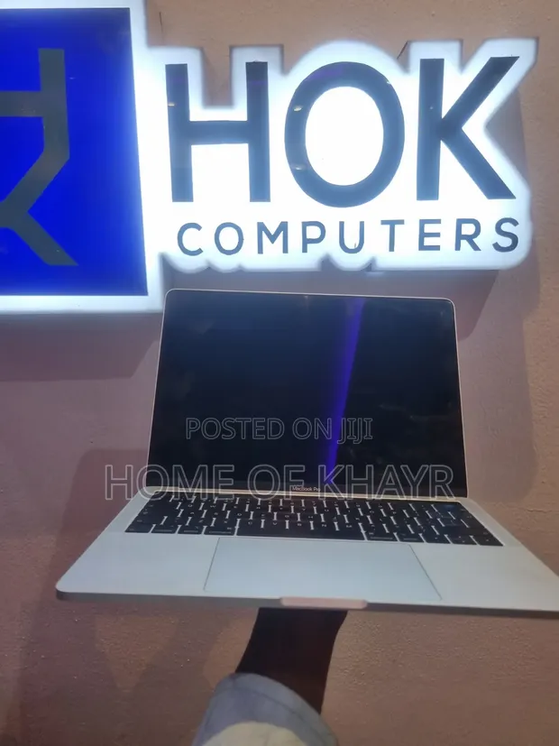 Apple MacBook Pro 2017 16GB RAM, 512GB SSD - 1