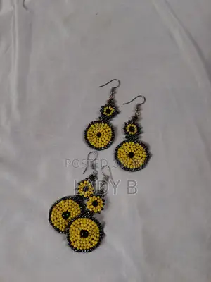 Sallalliyar kunne masu launin kasa na sunflower da aka yi da beads