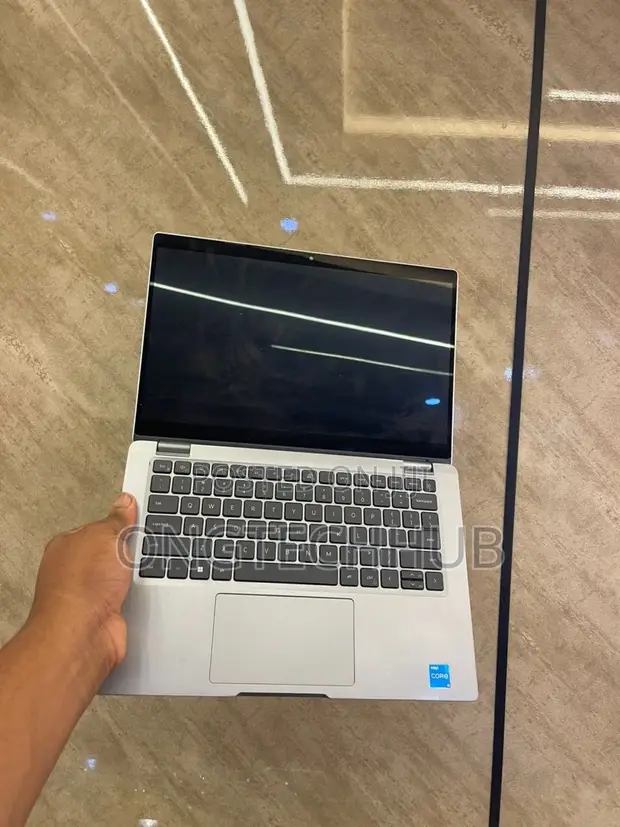 Dell Latitude 5320 2-in-1 Laptop 16GB RAM, 256GB SSD, Core i5 - 1