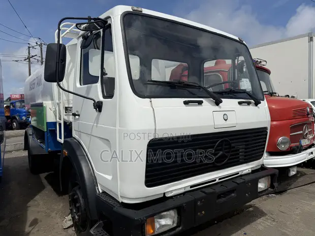 Foreign Used Mercedes-Benz Water Tanker Truck - 1