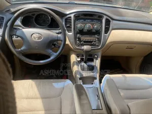 Toyota Highlander 4x4 2005 Gold