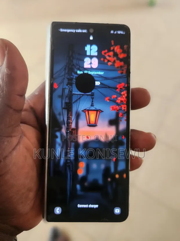 Samsung Galaxy Z Fold4 256GB Gray (Used) - 1