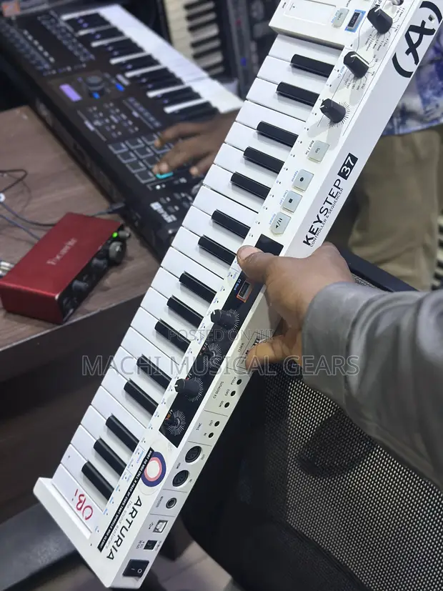 Arturia Keystep 37 WH MIDI Keyboard - 1