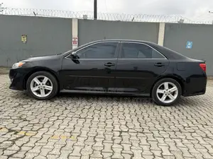 2013 Toyota Camry SE Sedan - Foreign Used
