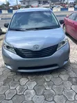 Toyota Sienna 2011 Silver - 3
