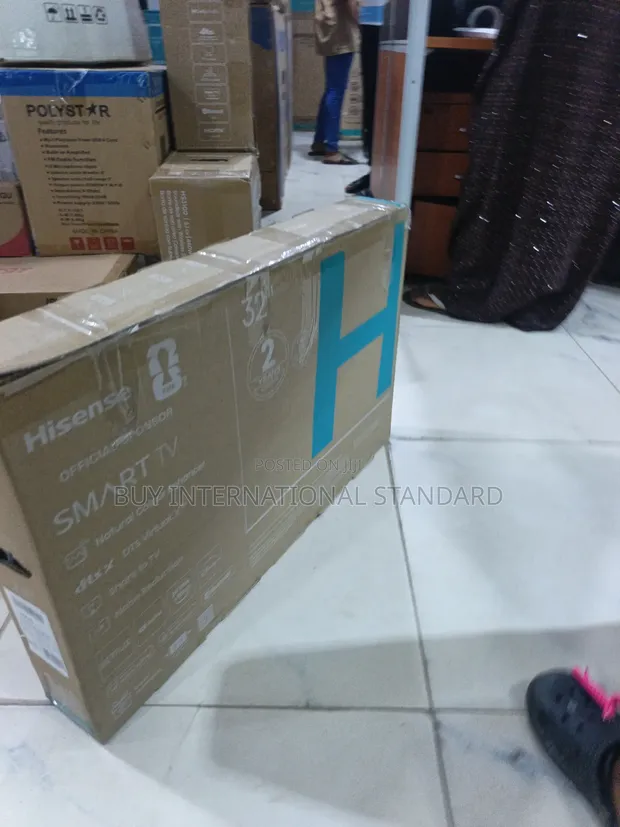 Hisense 32-Inch Smart LED TV (32A4S) - 1