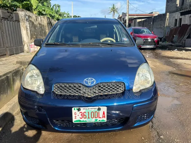Toyota Yaris 2005 Blue - 1