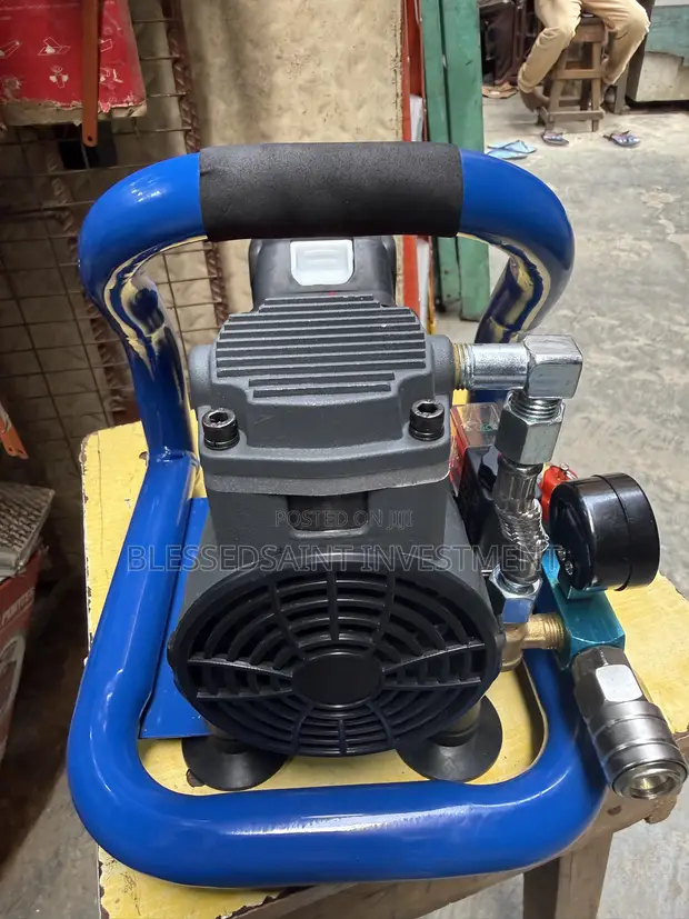 Makita 21V Cordless Air Compressor - 1