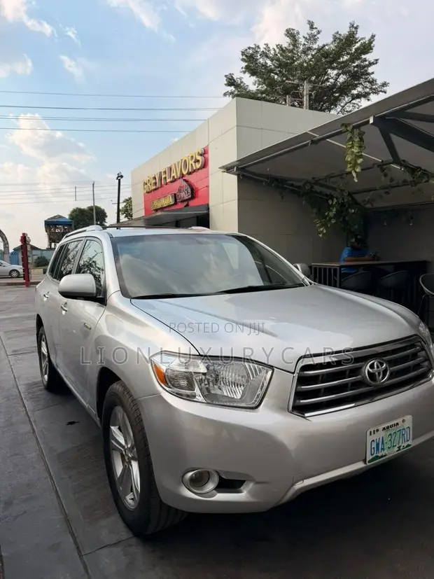 Toyota Highlander 2010 Silver - 1