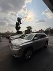 Toyota Highlander 2010 Silver - 3