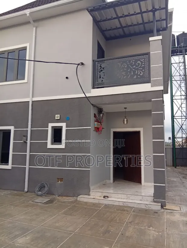 4 Bedroom Duplex na haya a FO1, Kubwa - 1