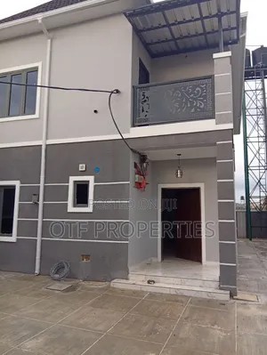 4 Bedroom Duplex na haya a FO1, Kubwa