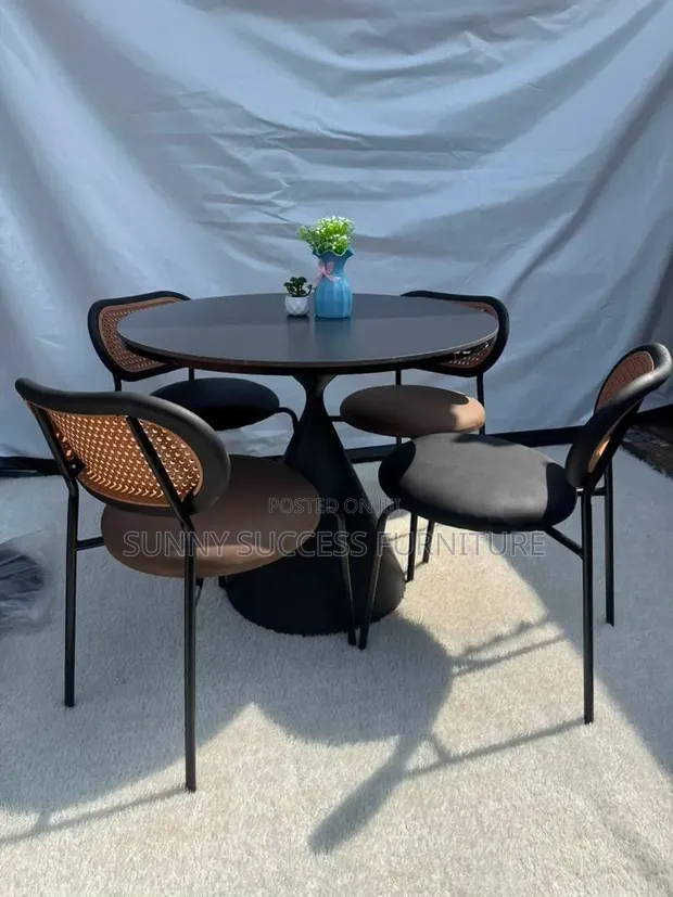 Home Interiors Dinning Set Mai Zama 4 - Kujeru Zagaye - 1