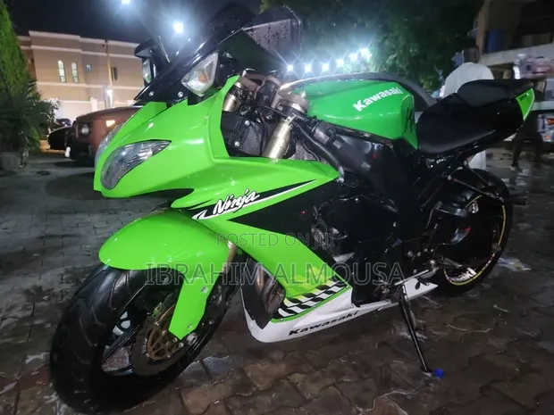 Kawasaki ZX-10R 2010 - 1