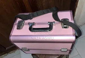 Akwatin Kayan Kwalliya na Kwararru