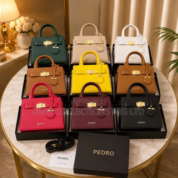 Pedro Handbag Mai Kyau Tare da Signature Clasp - Sabuwa - 1