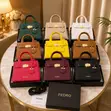 Pedro Handbag Mai Kyau Tare da Signature Clasp - Sabuwa - 1
