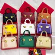 Pedro Handbag Mai Kyau Tare da Signature Clasp - Sabuwa - 2