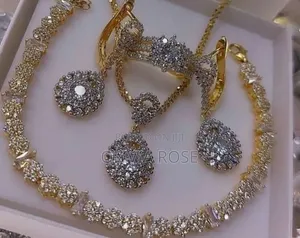 Saitin Kayan Kwalliya na Diamond Gold Silver