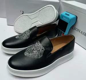 Luxury Emblem Maza Baƙar Fata Ta Fata Ta Fata Ta Fata Ta Fata