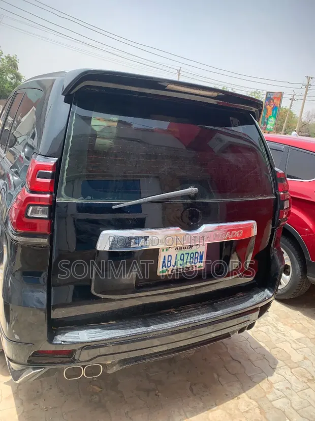 Toyota Land Cruiser Prado 2017 Baƙi - 1