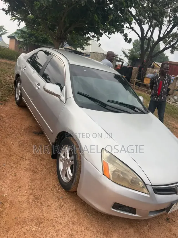 Honda Accord 2006 Silver - 1