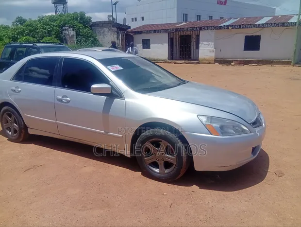 Honda Accord 2004 Automatic Silver - 1