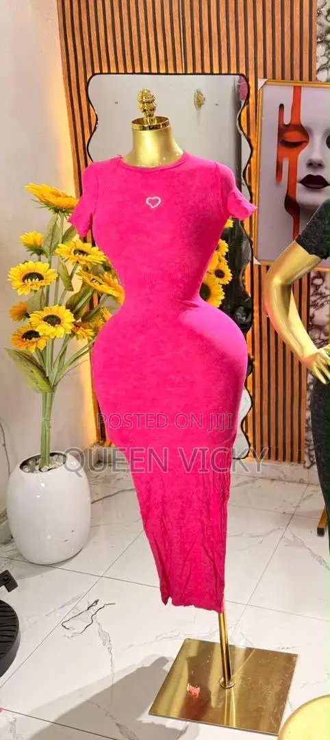 Queen Gowns, Bags, Takalmi & Slippers - 1