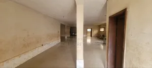Babban Hall da dakuna 5 don haya a Benin City