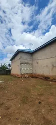Babban Hall da dakuna 5 don haya a Benin City - 3