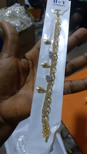 Saitin Kayan Kwalliya: 'Yarinya da 'Yar Kwala