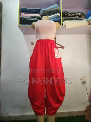 AG Fashions Tufafin Unisex Na Hannu: Jeans, Riga, Joggers & Sauran Kaya