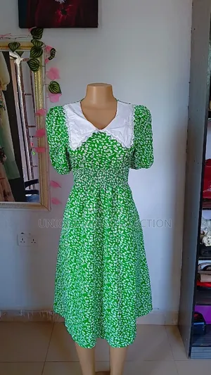 Mata Green Floral Midi Dress da Farar Collar