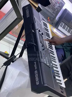 Yamaha PSR-E583 61-Key Synthesizer Keyboard - Brand New