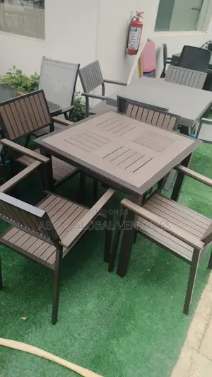 Modern 4-Seater Restaurant/Bar Table Set