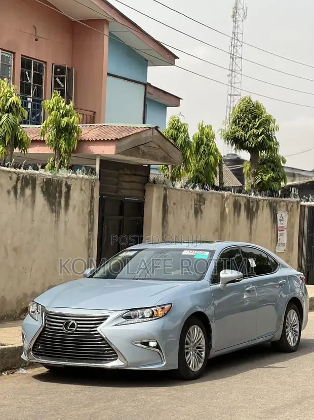 Lexus ES 350 FWD 2013 Silver - 1