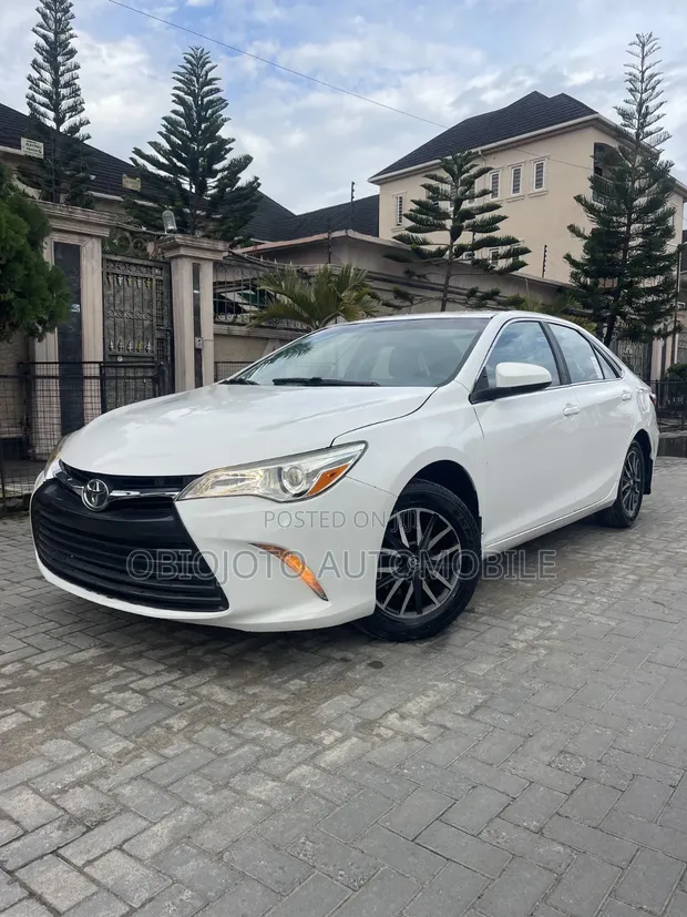 Toyota Camry 2017 LE - 1