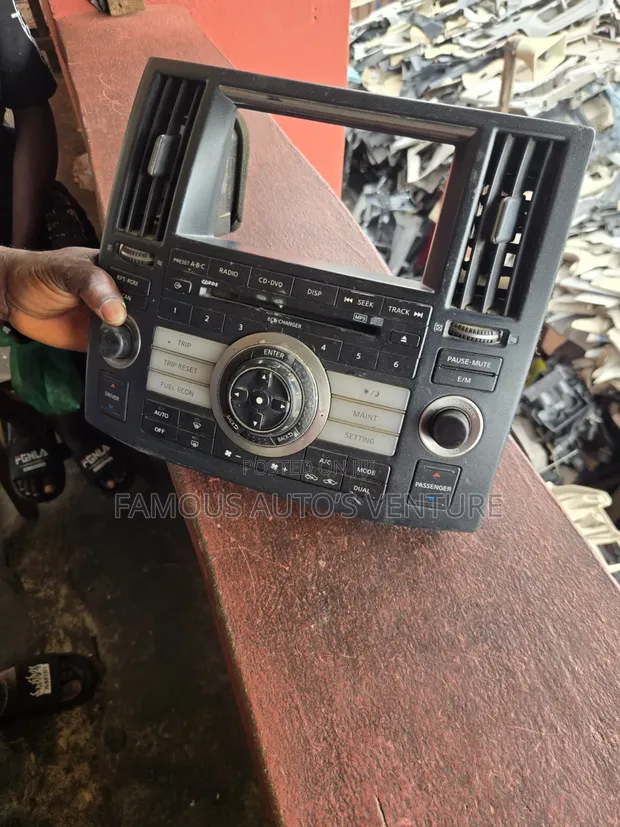 Infiniti FX35 Car Stereo (Used) - 1
