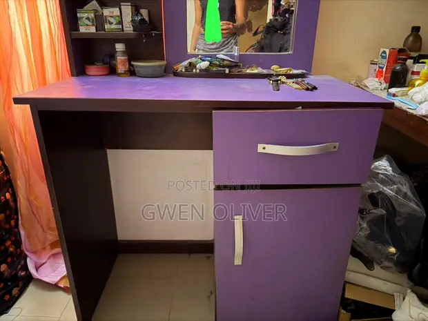 Dresser tare da Madubi - 1