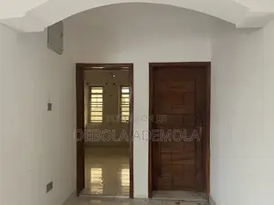 2 Bedroom Apartment don haya a Daffodil Estate, Chevron
