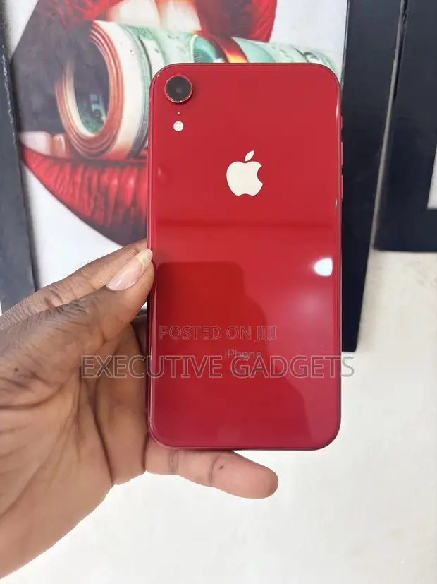 Apple iPhone XR 64GB Red - 1