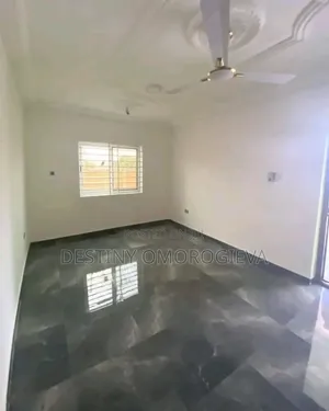 Gidan haya mai dakuna 3 da kayan daki a Keen Real Estate, Benin City