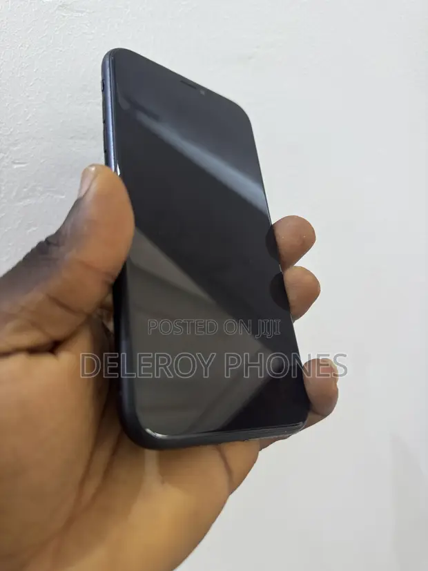 Apple iPhone XR 128GB Black - 1