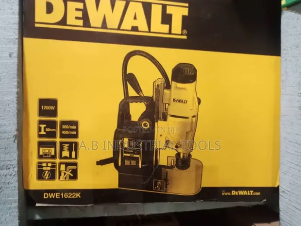 DeWalt DWE1622K 2-Speed Magnetic Drill Press - 1