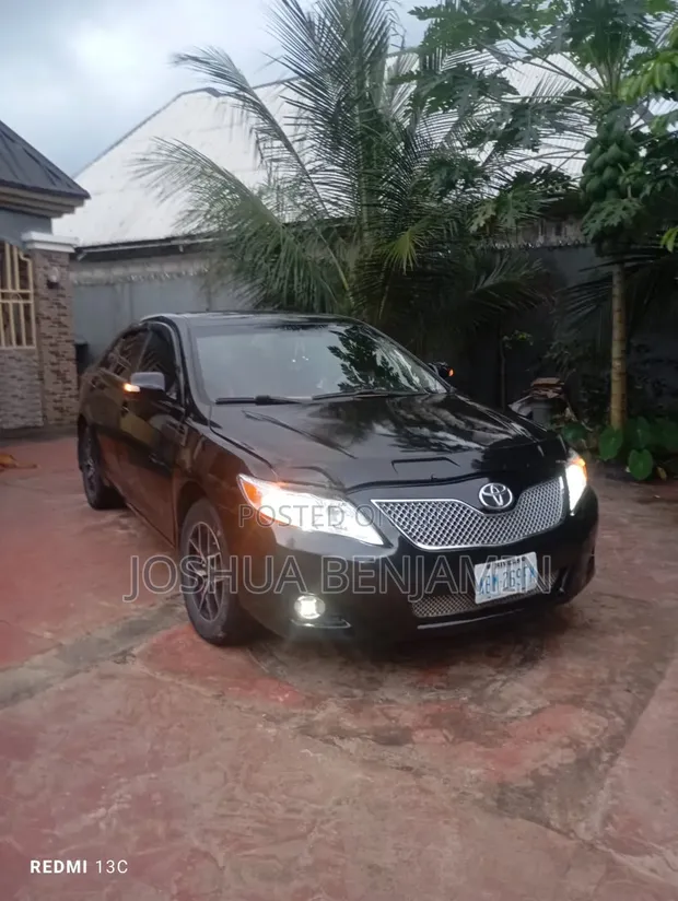 2010 Toyota Camry XLE V6 Sedan - Baƙi - 1