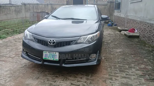 Toyota Camry 2014 Gray - 1
