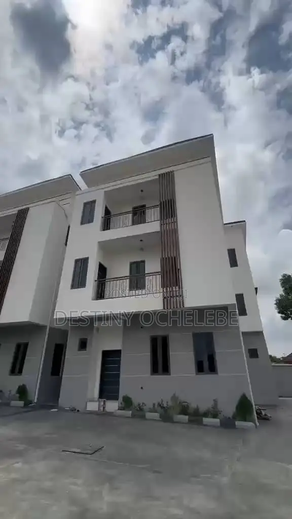 4-Bedroom Townhouse/Terrace a Utako, Abuja don Siyarwa - 1